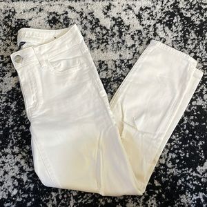 White skinny jeans